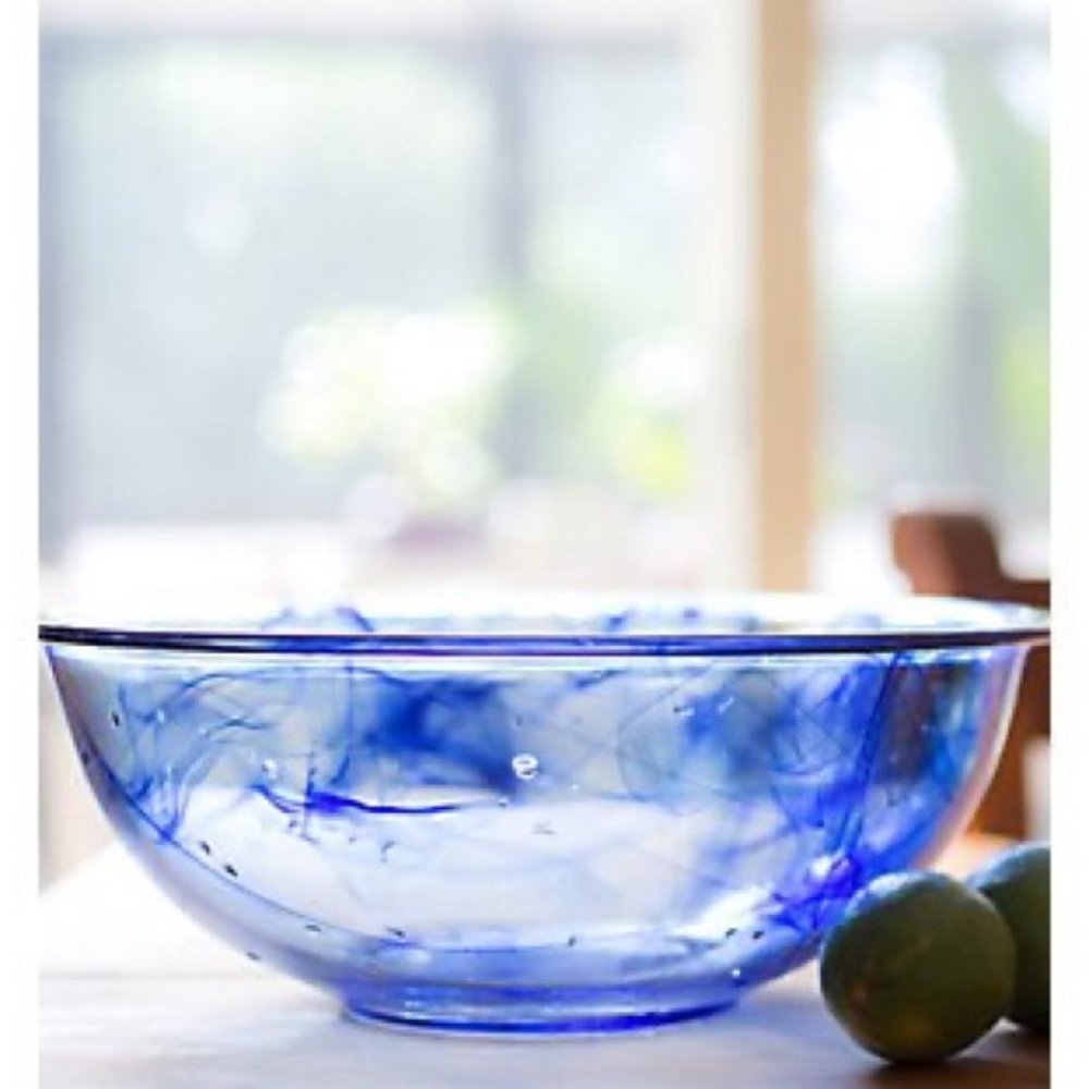 Set of 2 Pyrex Glass Mixing Bowls with Lids